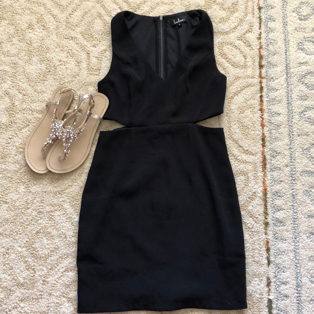 Lulu’s black sleeveless cutout bodycon dress